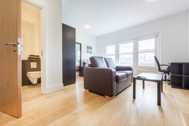1 bed studio, The Bruce Building, Denton, Newcastle, NE17RP - Image 2